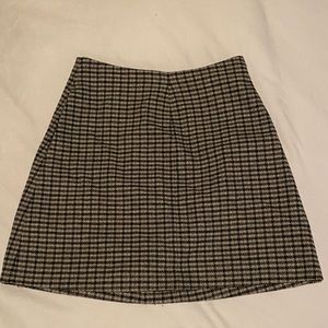 Adorable plaid classic mini high waisted skirt!